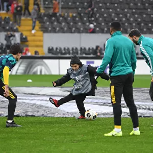 Arsenal Players Engage in Pre-Match Fun with Ballboy Ahead of Vitoria Guimaraes Clash, UEFA Europa League 2019-20