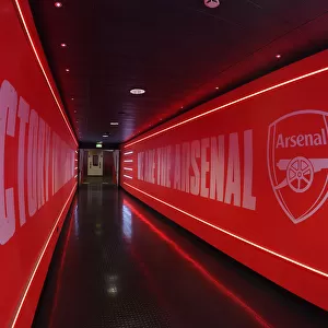 Arsenal Players Gather in the Tunnel before Carabao Cup Quarterfinal vs Sunderland