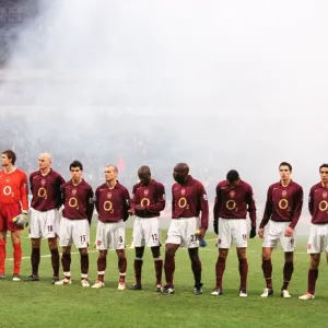 The Arsenal players line up before the match. Bolton Wanderers 2: 0 Arsenal