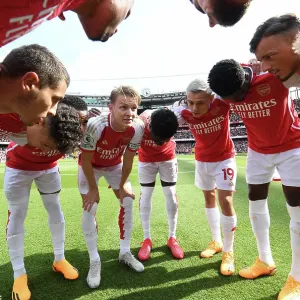 Arsenal Players Unite: The Pre-Battle Huddle vs. Wolverhampton Wanderers (2022-23) Arsenal Players Unite: The Pre-Battle Huddle vs. Wolverhampton Wanderers (2022-23)