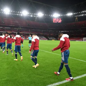 Arsenal Players Walk Out Before Europa League Clash Against Rapid Wien