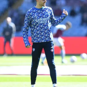 Arsenal Players Warm Up Ahead of Aston Villa vs Arsenal - Premier League Arsenal Players Warm Up Ahead of Aston Villa vs Arsenal - Premier League