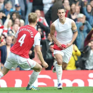 Arsenal Print: Van Persie, Mertesacker and Benayoun Celebrate