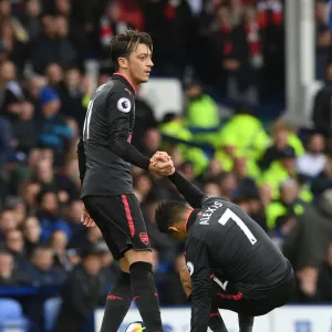 Arsenal Rivals: Sanchez and Ozil in Intense Moment at Everton (2017-18) Arsenal Rivals: Sanchez and Ozil in Intense Moment at Everton (2017-18)