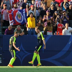 Arsenal: Rob Holding Scores Thrilling Goal vs Chivas (2016-17 Pre-Season)