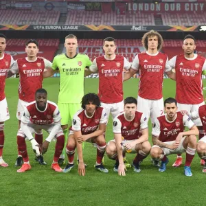 Arsenal Squad Gathers Before Empty Emirates Stadium for Europa League Clash against Olympiacos Arsenal Squad Gathers Before Empty Emirates Stadium for Europa League Clash against Olympiacos