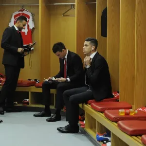 Arsenal Squad Print - 2015/16 Changing Room Scene