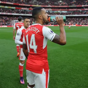 Arsenal Stars Theo Walcott and Alexis Sanchez Hydrate Before Arsenal v Middlesbrough Match, 2016-17 Arsenal Stars Theo Walcott and Alexis Sanchez Hydrate Before Arsenal v Middlesbrough Match, 2016-17