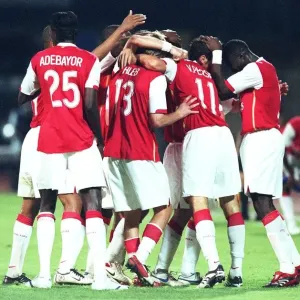 The Arsenal team celebrate the 2nd goal, scored by Robin van Persie The Arsenal team celebrate the 2nd goal, scored by Robin van Persie