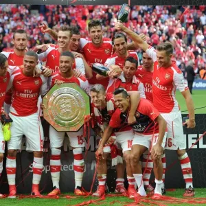 Arsenal team celebrate winning the Community Shield. Arsenal 3: 0 Manchester City Arsenal team celebrate winning the Community Shield. Arsenal 3: 0 Manchester City