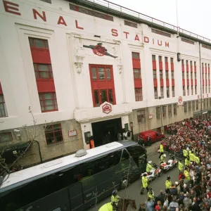 The Arsenal Team coach drops the players at the East Stand on Avenell Road