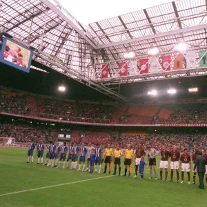 The Arsenal team line up before the match. Arsenal 2: 1 Porto