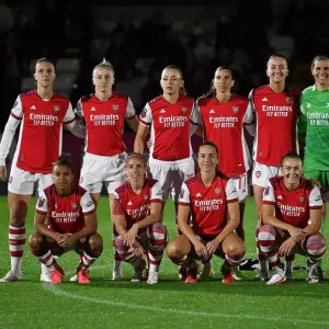 Arsenal team before the match. Arsenal Womens 5: 1 Tottenham Hotspur Women Arsenal team before the match. Arsenal Womens 5: 1 Tottenham Hotspur Women