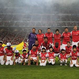Arsenal team plus mascots. Nagoya Grampus 1: 3 Arsenal. Pre Season Friendly. Arsenal