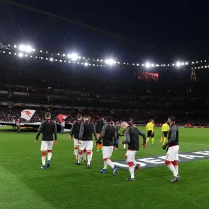 Arsenal team walk out before the match. Arsenal 4: 1 CSKA Moscow. UEFA Europa League