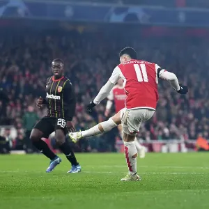Arsenal Thrash RC Lens 4-0 in Champions League Group Stage Arsenal Thrash RC Lens 4-0 in Champions League Group Stage