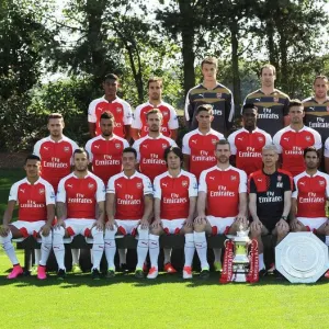 The Team Canvas Print Collection: Arsenal 1st Team Photocall 2015-16