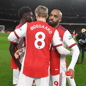 Arsenal Trio: Saka, Odegaard, Lacazette Pre-Match Huddle vs Liverpool (Premier League 2021-22)