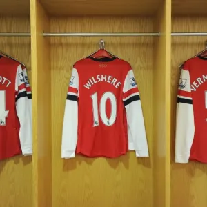 Arsenal Trio: Walcott, Wilshere, Vermaelen in the Changing Room (Arsenal v Hull City, 2013-14)