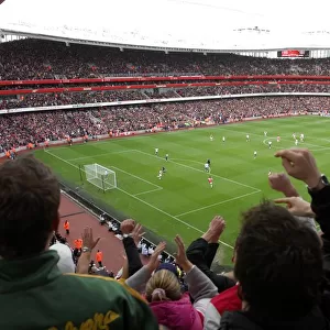 Arsenal Triumph: Adebayor's Epic Goal - Arsenal 3:0 Tottenham: The Unforgettable Celebration