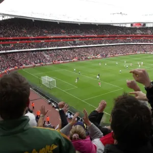 Arsenal Triumph: Adebayor's Epic Goal - Arsenal 3:0 Tottenham: The Unforgettable Celebration