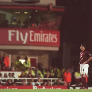 Arsenal Triumph Over Everton: Jose Reyes Shines in 2-0 FA Premier League Victory at Highbury, 2005