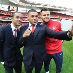 Arsenal Triumph: Walcott, Oxlade-Chamberlain, Jenkinson Celebrate Victory Over West Bromwich Albion (2013-14) Arsenal Triumph: Walcott, Oxlade-Chamberlain, Jenkinson Celebrate Victory Over West Bromwich Albion (2013-14)