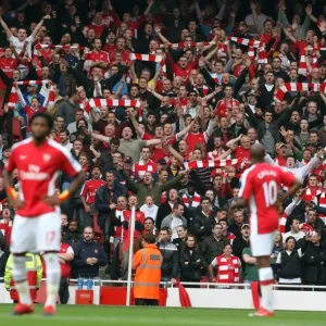Arsenal Triumphs 3-0 Over Tottenham in Barclays Premier League at Emirates Stadium (2009) Arsenal Triumphs 3-0 Over Tottenham in Barclays Premier League at Emirates Stadium (2009)