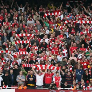 Arsenal Triumphs 3:0 Over Tottenham in Barclays Premier League at Emirates Stadium (2009) Arsenal Triumphs 3:0 Over Tottenham in Barclays Premier League at Emirates Stadium (2009)