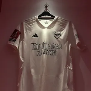 Arsenal United Against Knife Crime: Emirates FA Cup Third Round - Arsenal in White Arsenal United Against Knife Crime: Emirates FA Cup Third Round - Arsenal in White
