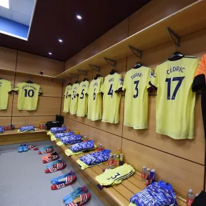 Arsenal United Team Spirit: Pre-Match Huddle, Aston Villa vs Arsenal, Premier League 2021-22