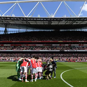 Arsenal United: A Unified Team at Emirates Stadium - Premier League Rivalry: Arsenal vs Leeds United (2021-2022)