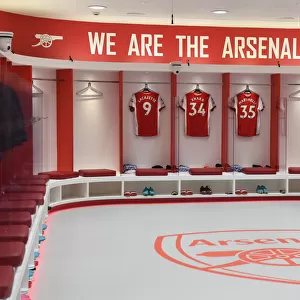 Arsenal: Unity and Focus in the Changing Room Before the Battle against Liverpool (2021-22 Premier League)