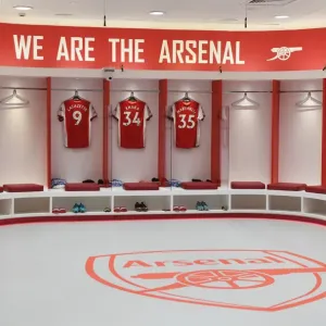 Arsenal: Unity and Focus in the Changing Room Before the Battle against Liverpool (2021-22 Premier League)