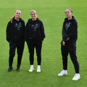 Arsenal Women Prints: Arsenal Women v Ajax Women 2022-23