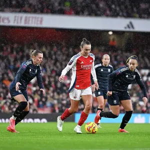 Arsenal v Aston Villa - Barclays Women's Super League Arsenal v Aston Villa - Barclays Women's Super League