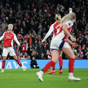 Arsenal v Brighton & Hove Albion - Barclays Women's Super League Arsenal v Brighton & Hove Albion - Barclays Women's Super League