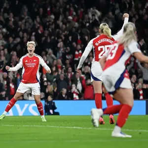 Arsenal v Brighton & Hove Albion - Barclays Women's Super League Arsenal v Brighton & Hove Albion - Barclays Women's Super League