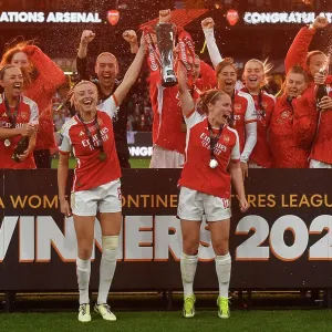 Arsenal v Chelsea - FA Women's Continental Tyres League Cup Final