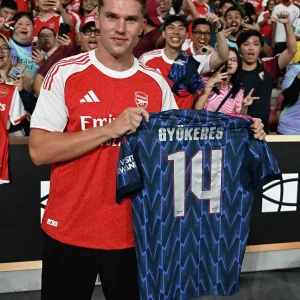 Arsenal v Newcastle Pre-Season Friendly Print