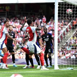 Arsenal v Olympique Lyonnais - Pre-Season Friendly Arsenal v Olympique Lyonnais - Pre-Season Friendly
