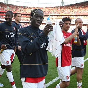 Arsenal Victory: Sagna, Vela, Djourou, and Silvestre Celebrate with Fans after 4-1 Win over Stoke City