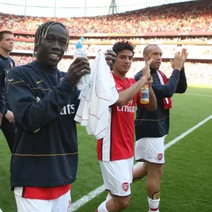 Arsenal Victory: Sagna, Vela, Djourou, and Silvestre Celebrate with Fans after 4-1 Win over Stoke City