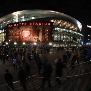 Arsenal vs AC Milan: Electric Atmosphere at Packed Emirates Stadium (UEFA Europa League 2018)