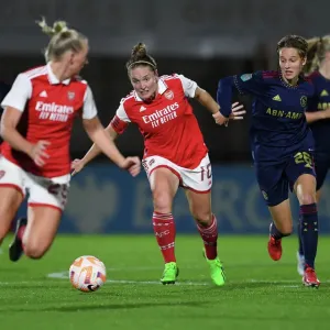 Arsenal vs. Ajax: A Champions League Showdown - Kim Little vs. Isa Kardinaal