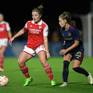 Arsenal vs Ajax: Williamson vs Pelova - Women's Champions League Showdown