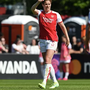 Arsenal vs. Aston Villa: FA Women's Super League Showdown - Jennifer Beattie in Action