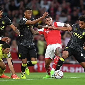 Arsenal vs Aston Villa: Gabriel Jesus Tangles with Defenders in Premier League Clash (2022-23)