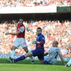 Arsenal vs Aston Villa: Premier League Showdown at Emirates Stadium, 2011-12