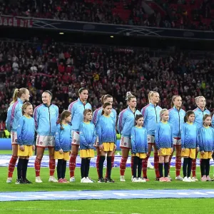 Arsenal vs. Bayern Munich: A Battle in the UEFA Women's Champions League Quarter-Finals at Allianz Arena